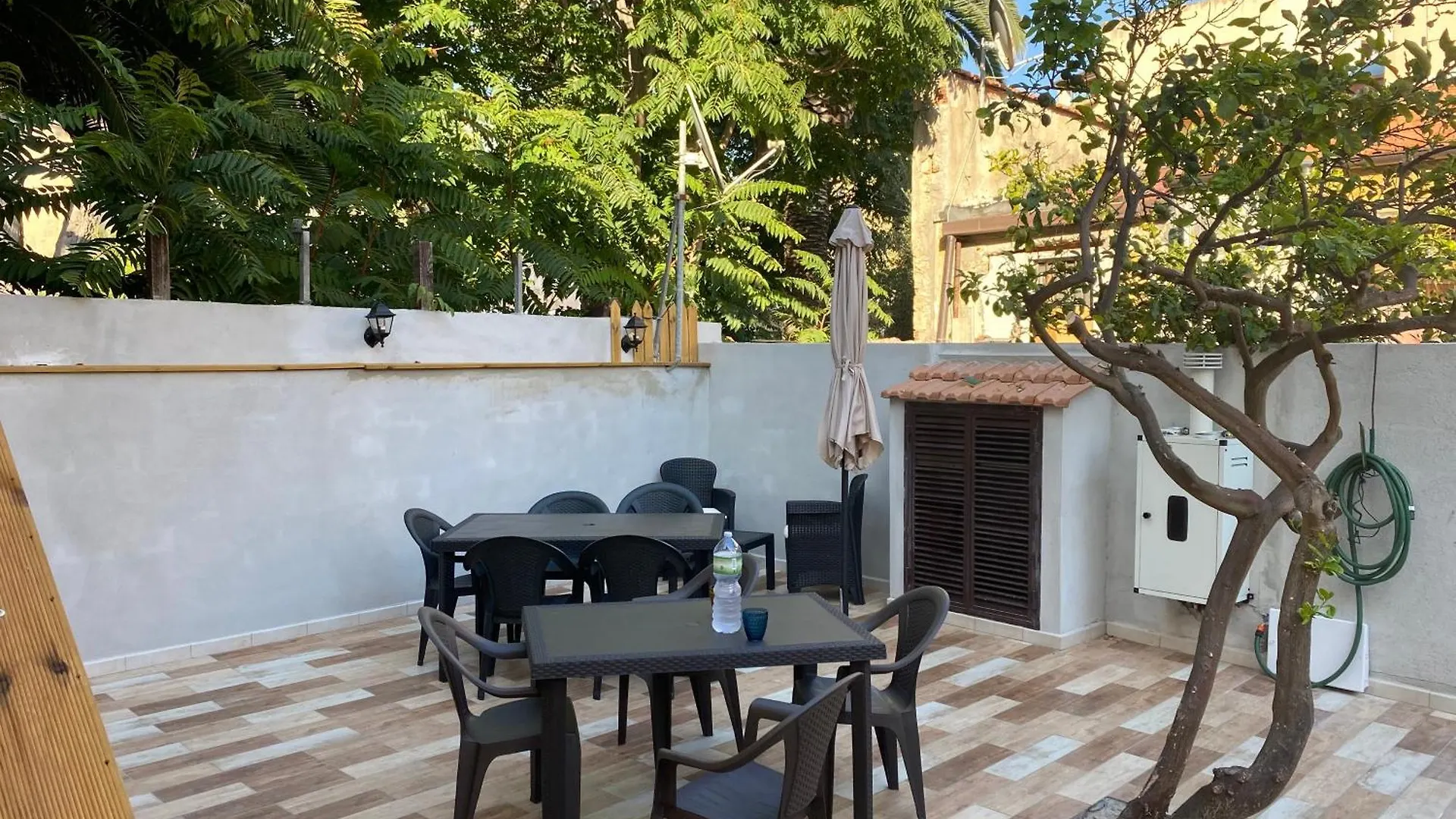 Apartment Casa Vacanza Con Cucina In Giardino E Parcheggio Alghero Italy